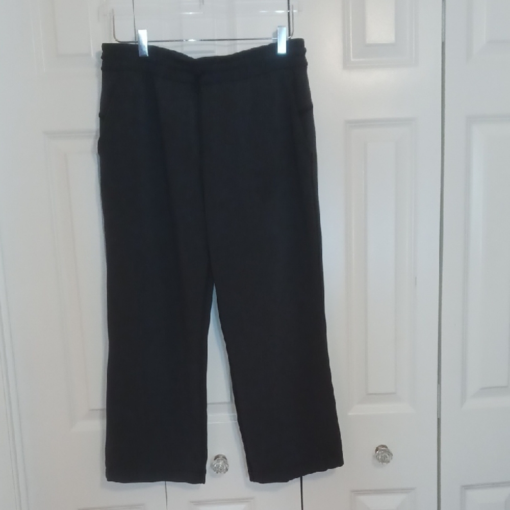 Lululemon Women's Black Softstreme High-Rise Straight-Leg Cropped 24" Pant 10 - Picture 6 of 6